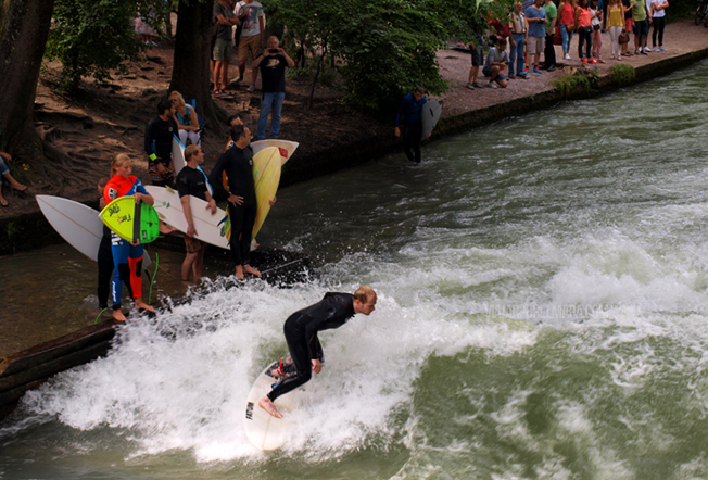 Munich surf English Garden