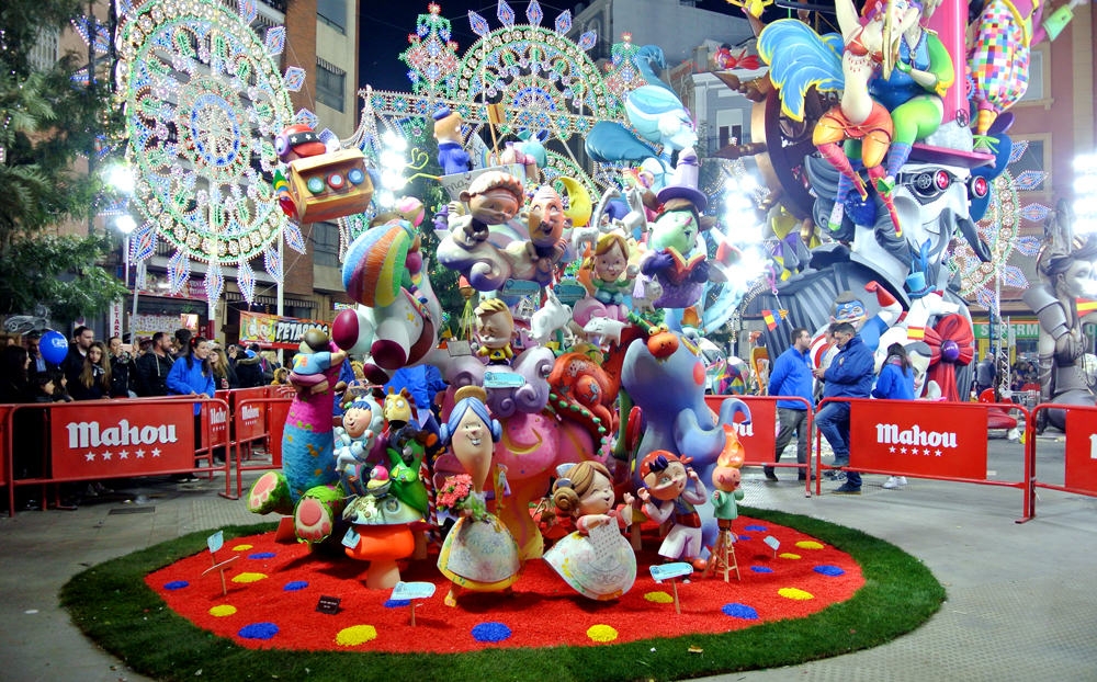 Un día en las fallas de Valencia - falla infantil